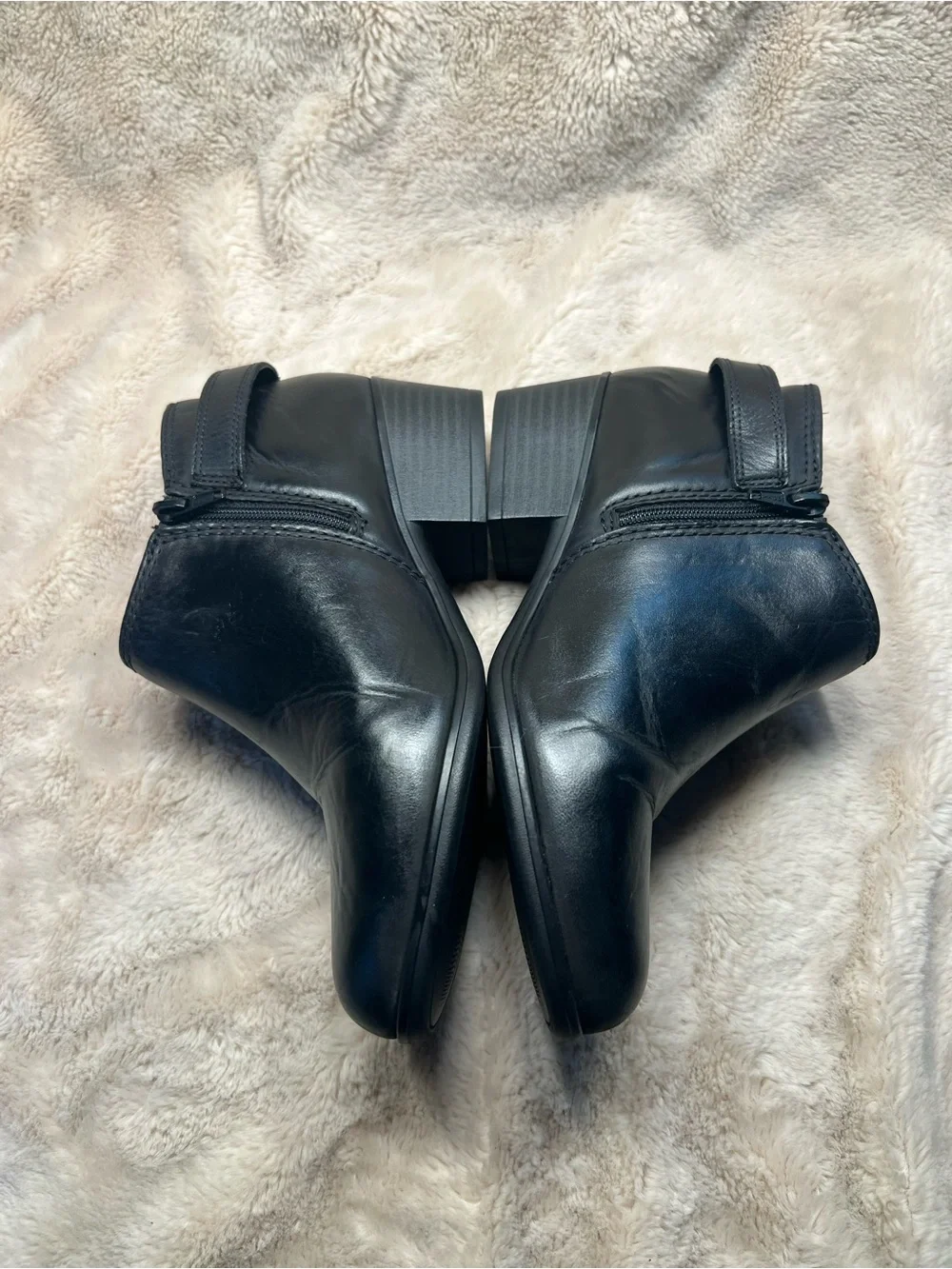 Clarks good preowned